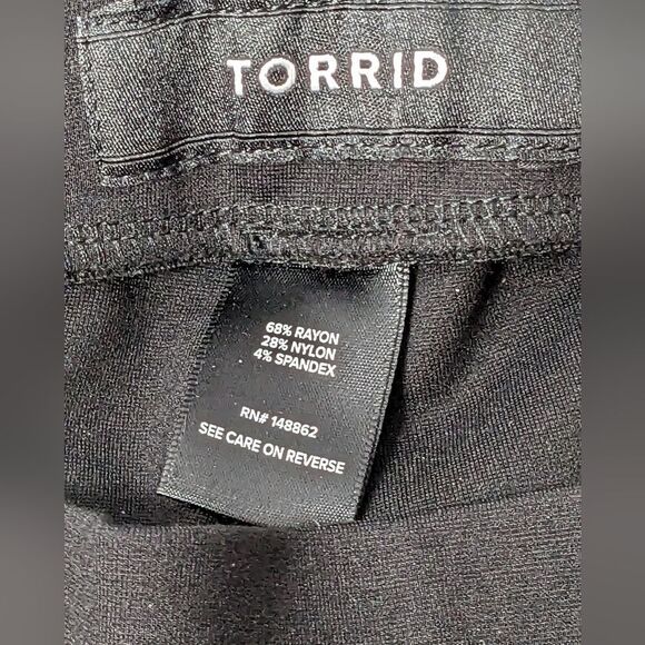 Torrid Deep Black Elastic Side Ponte Luxe Legging Front & Back Hems Hem Size 0R - Picture 9 of 12